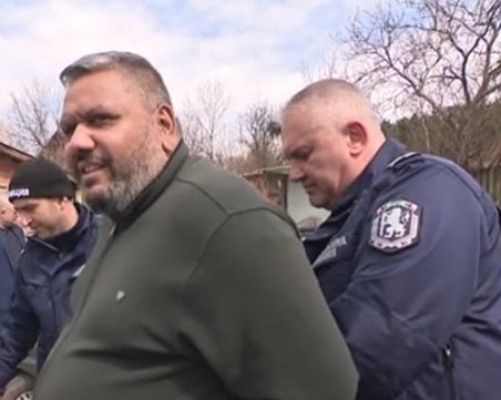 Aрестуваха пастор в Перник за търговия с гласове