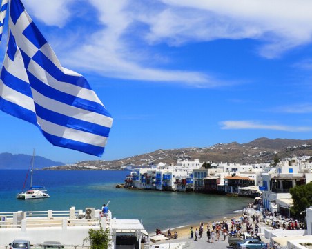 Минималната заплата в Гърция стана 780 евро