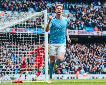 Сити не остави никакви шансове на Ливърпул и продължава борбата за титлата