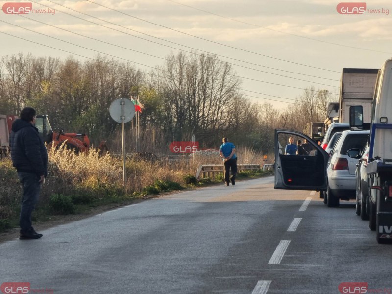 Две деца, мъж и жена са пострадали в катастрофа на пътя Плевен - Ловеч