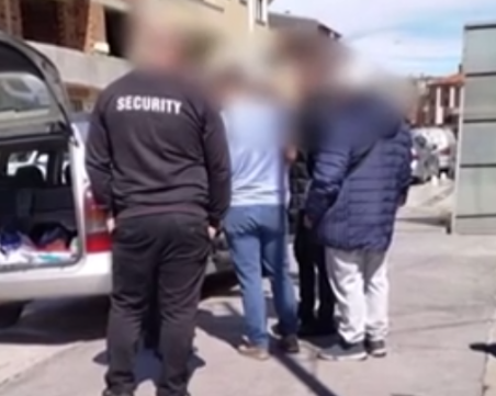 Откриха списъци в колата на кандидат-депутат в Пазарджик