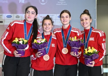 Българският отбор на сабя девойки извоюва бронзовите медали на световното