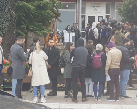 566 дописани гласа в секция в Сърбия