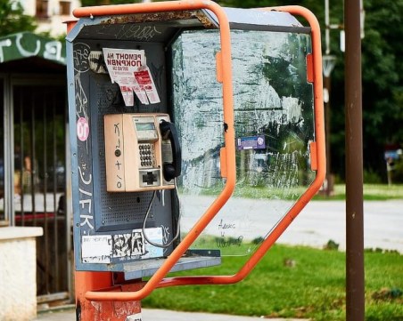 Нови двама ученици замесени в бомбените заплахи срещу Автото