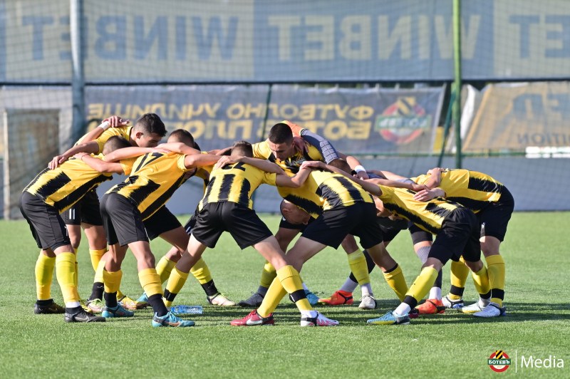 Трима футболисти от школата на Ботев (Пловдив) получиха повиквателна за