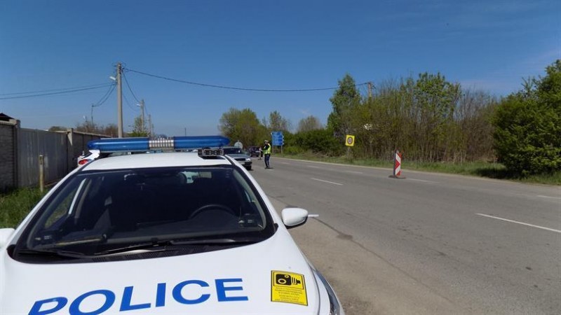 Челен удар между кола и камион затвори пътя Пловдив-Карлово