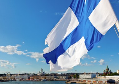 Финландия официално стана член на НАТО Това съобщиха от Deutsche Welle  Знамето на Финландия ще бъде издигнато пред централата