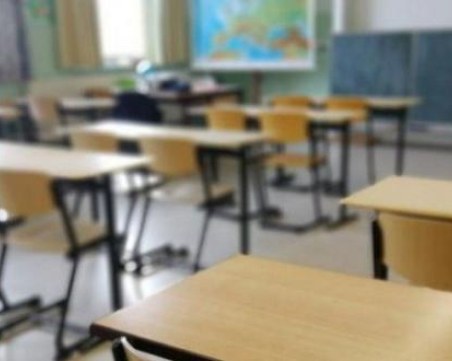 Нови имейли с бомбени заплахи в училища в София