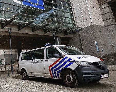 Полицаи нахлуха в централата на ЕНП в Брюксел
