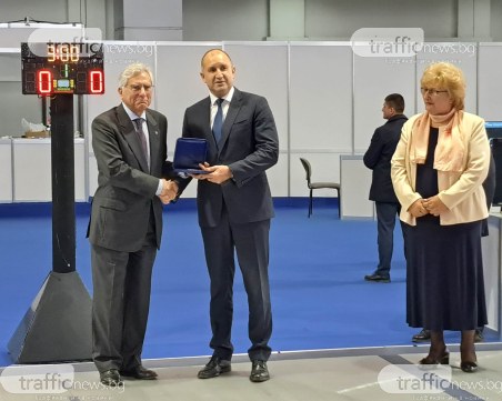 Румен Радев посети Световното по фехтовка в Пловдив, получи почетен медал на Международната федерация