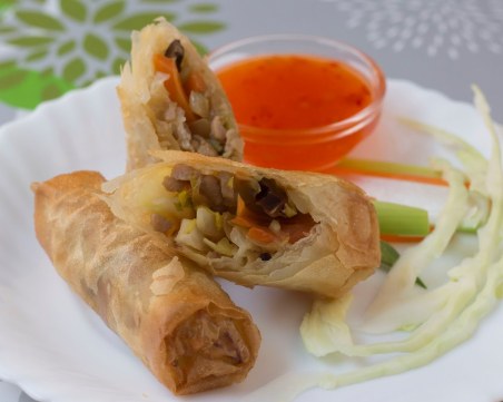 Вкусни пролетни рулца готови за минути