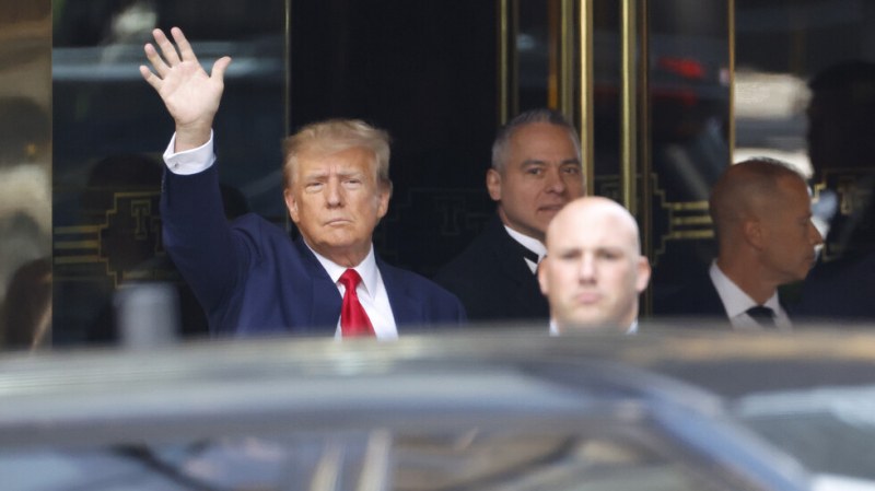 Бившият американски президент Доналд Тръмп напусна своя дом в Тръмп