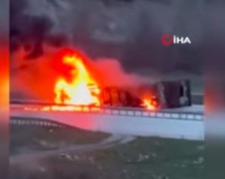 Български тир се запали в Турция, двама са загинали