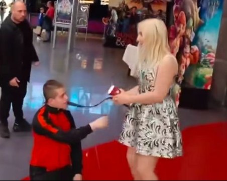 Емили Тротинетката: Tошо Куката ме накара насила да водя момчето на каишка