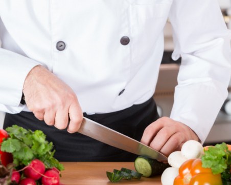 Обявиха свободни места за над 30 готвачи в Пловдив