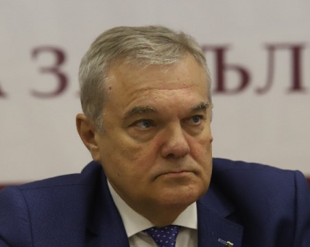 Румен Петков за поканата на Нинова: Тежка форма на цинизъм