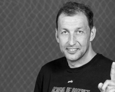 Сръбски треньор, направил кариера и в България, почина по време на мач