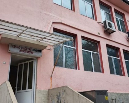 Една и съща лекарка приела бебето с жълтеница в Благоевград, а на сутринта установила, че крачето му е счупено