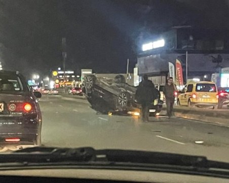 Катастрофа в София, кола се обърна по таван на Околовръстното