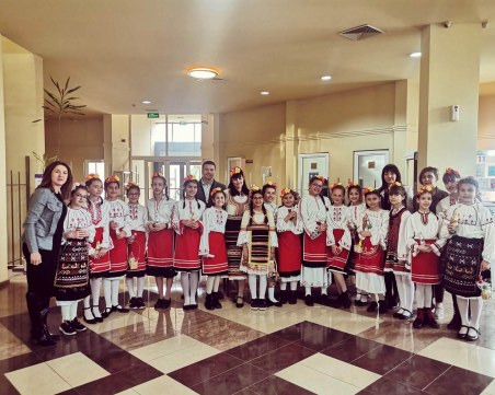 Лазарки нарекоха за здраве и успехи в „Тракия”