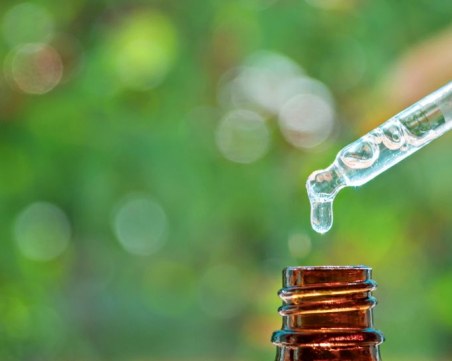 Маслото от чаено дърво - Лек срещу акне, екзема и пърхот