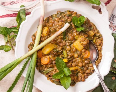 Пролетна рецепта за леща с картофи и лапад