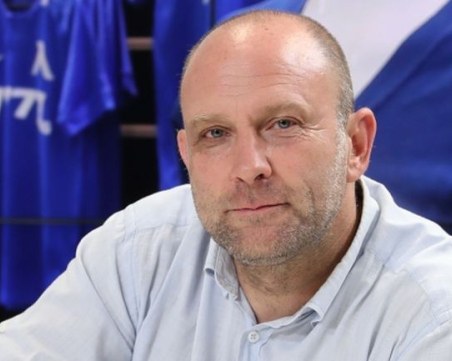 Тити Папазов се оплака от тормоз от фен на 