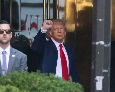 Тръмп за ареста си: Беше невероятно изживяване, най-добрият ден в историята