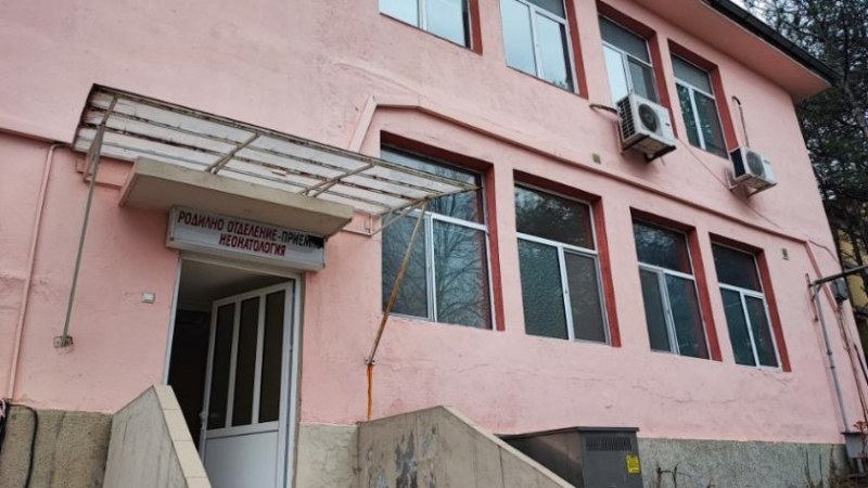 Една и съща лекарка приела бебето с жълтеница в Благоевград, а на сутринта установила, че крачето му е счупено