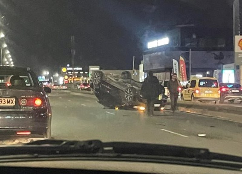Катастрофа в София, кола се обърна по таван на Околовръстното