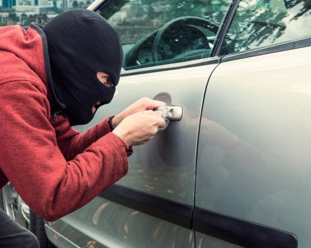 Акция срещу автоджамбази в София, задържаха двама за кражба на скъпа кола