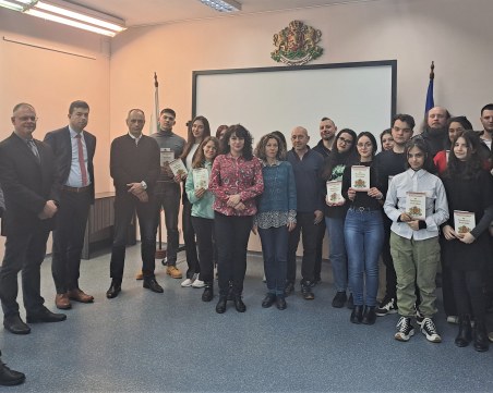 Ученици направиха подарък за 25-годишнината на Апелативна прокуратура – Пловдив