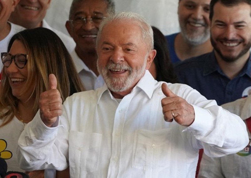 Президентът на Бразилия Луиз Инасио Лула да Силва предложи вчера