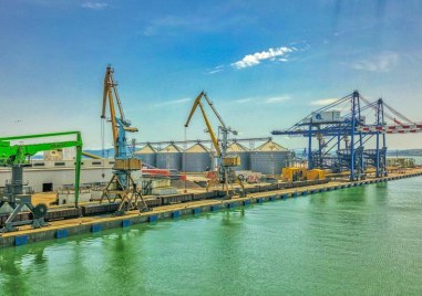 България забранява достъпа до пристанищата си на кораби сертифицирани от Руския