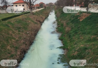 Реката в село Белозем изцяло побеля сигнализират читатели на TrafficNews bg