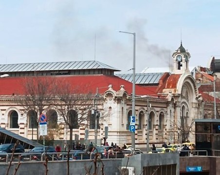 Пожар горя в Халите в София