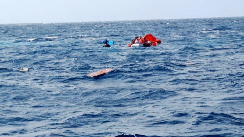 Най-малко 20 мигранти изчезнаха, след като лодката им потъна край Тунис