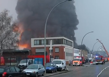 Пожар в два склада в северния германски пристанищен град Хамбург предаде