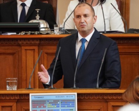 Обрат – Румен Радев свиква парламента преди Великден