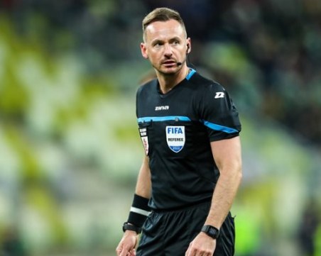 Полски топ рефери се напиха здраво, смениха ги преди мача
