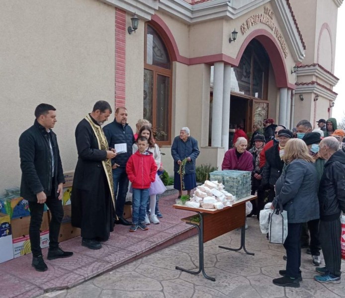 С празнична литургия и курбан отбелязаха Цветница в „Тракия