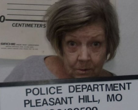 Баба рецидивист: Арестуваха за трети път 78-годишна жена за банков обир