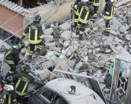 Две тела са открити в рухналите в Марсилия сгради