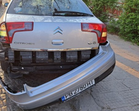 Камион разби бронята на Ситроен в Пловдив, собственикът търси свидетели