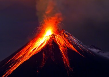 На полуостров Камчатка изригна вулканът Шивелуч предаде ТАСС като се