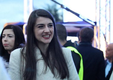 Лена Бориславова засега остава депутат Централната избирателна комисия ЦИК отказа да