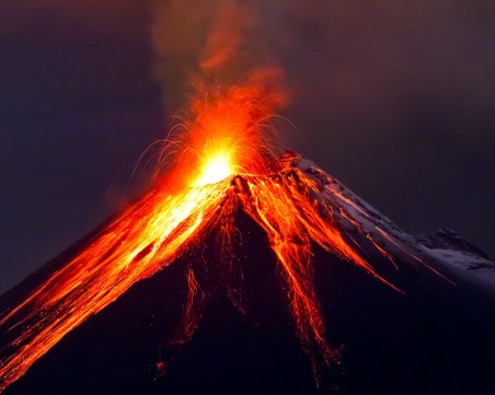 Изригна вулканът Шивелуч на полуостров Камчатка