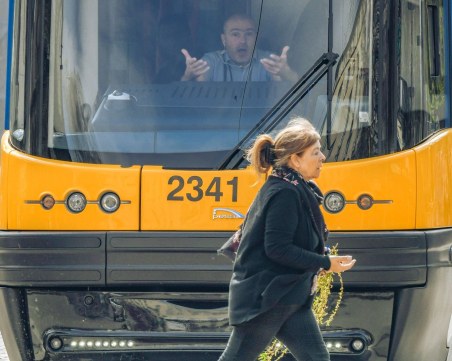Каква история се крие зад снимката, взривила социалните мрежи? Разказва ватманът