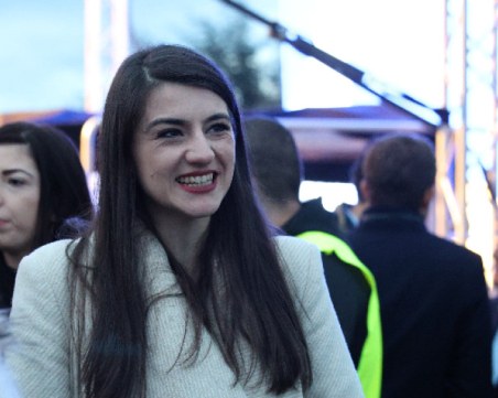 Обрат! Лена Борислава остава депутат
