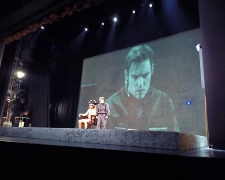 Пълна зала и овации за 